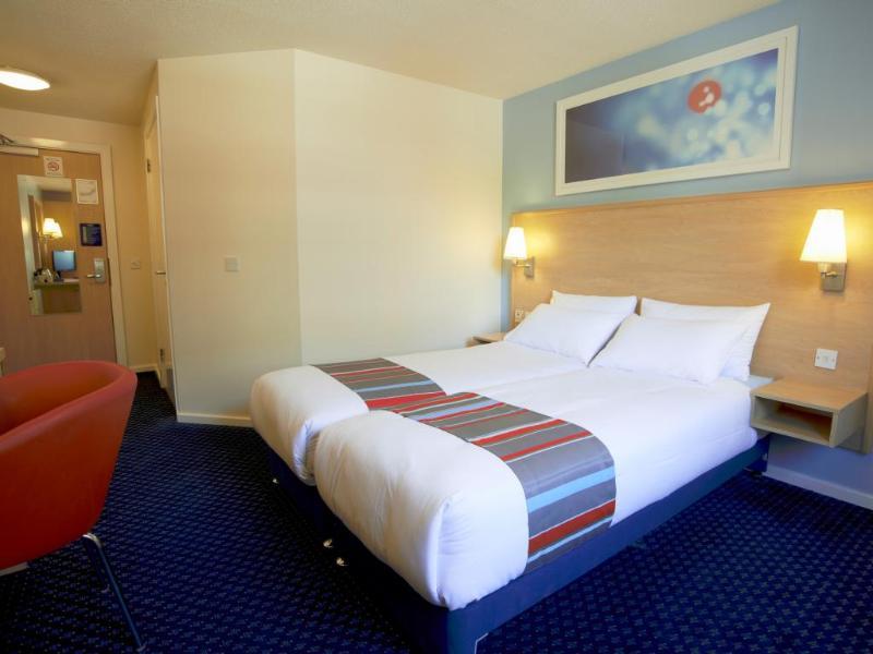 Travelodge Pembroke Dock Extérieur photo
