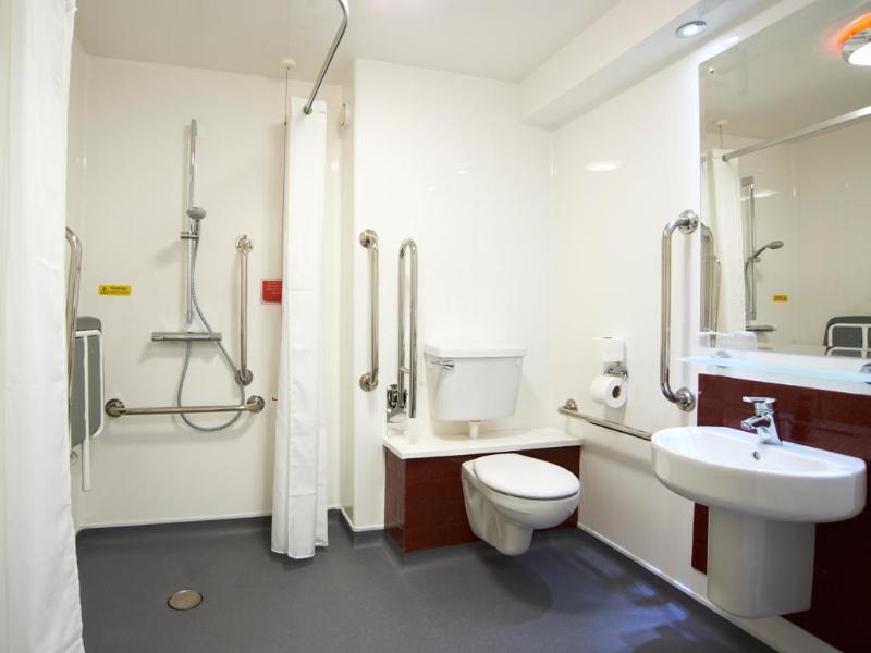 Travelodge Pembroke Dock Extérieur photo